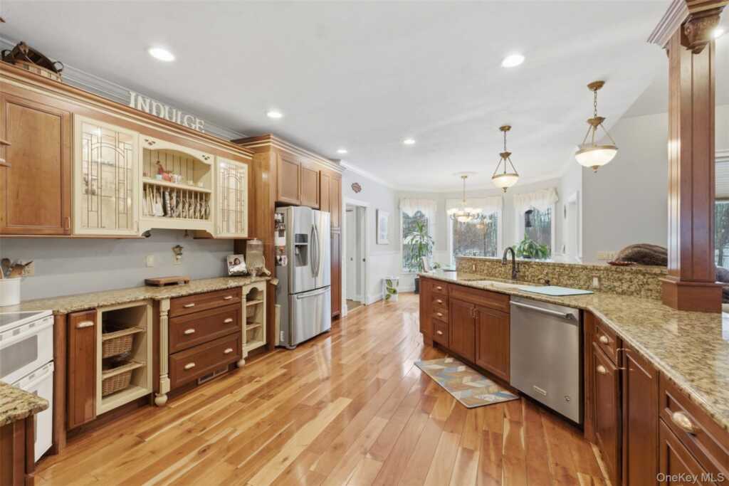 6 Foxwood Road, New Paltz, NY 12561 - Photo 9 of 37