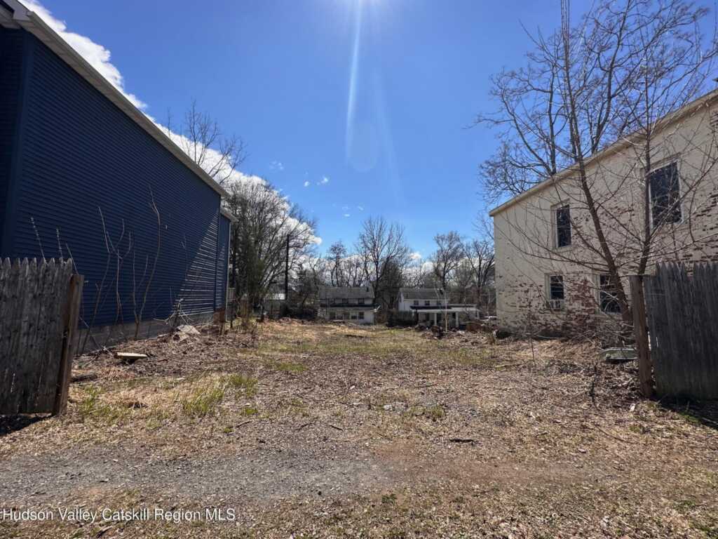 18 Russell Street, Saugerties, NY 12477 - Photo 2 of 10