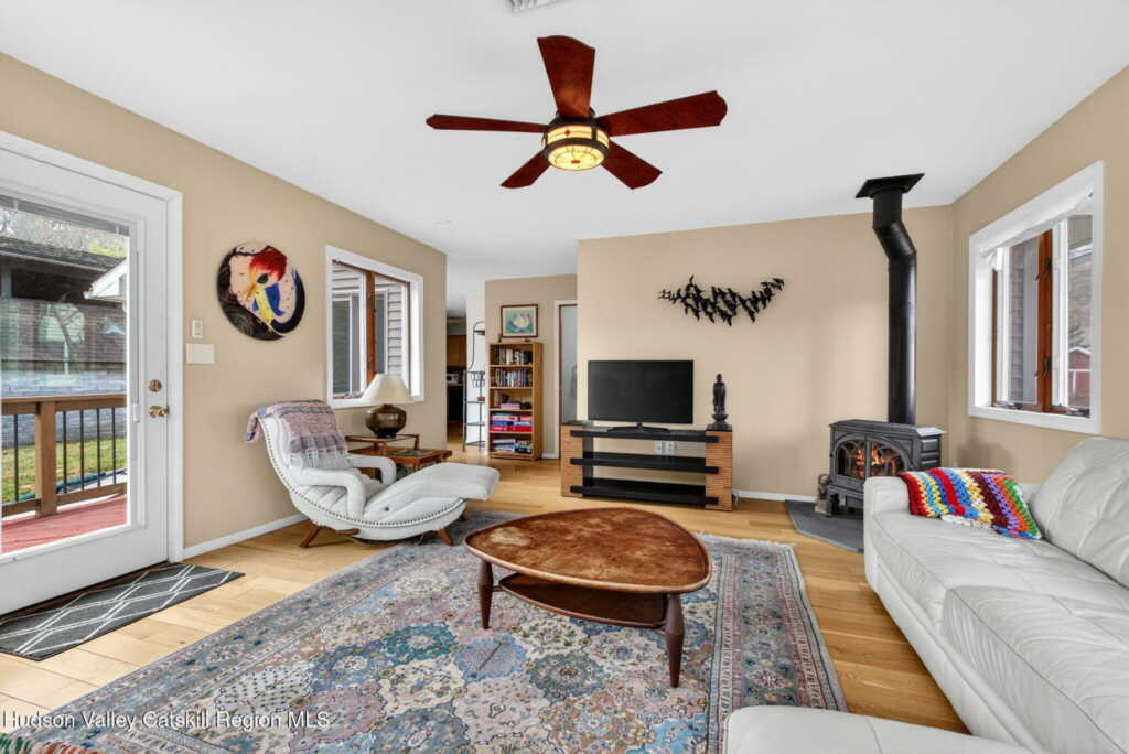 205 Esopus Creek Road, Saugerties, NY 12477 - Photo 10 of 50