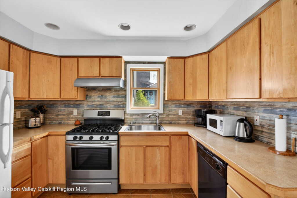 205 Esopus Creek Road, Saugerties, NY 12477 - Photo 16 of 50