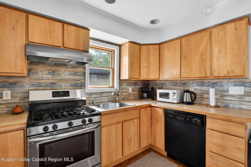 205 Esopus Creek Road, Saugerties, NY 12477 - Photo 17 of 50