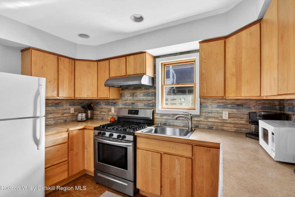 205 Esopus Creek Road, Saugerties, NY 12477 - Photo 18 of 50