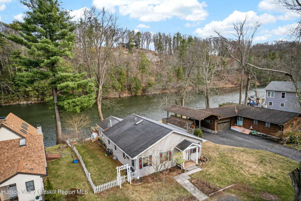 205 Esopus Creek Road, Saugerties, NY 12477 - Photo 2 of 50