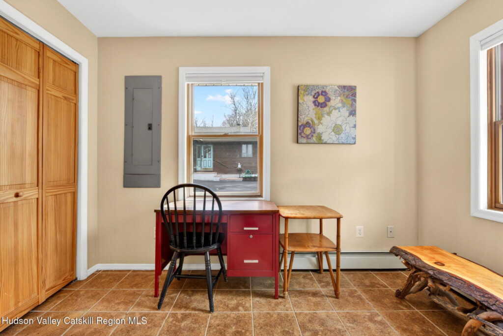 205 Esopus Creek Road, Saugerties, NY 12477 - Photo 4 of 50