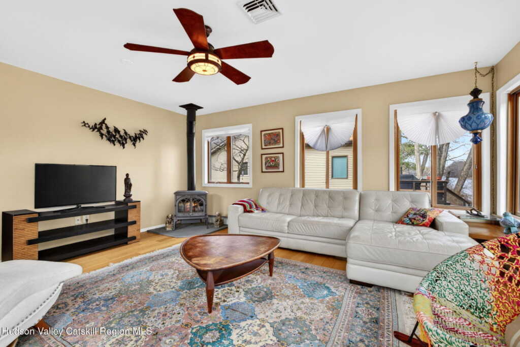 205 Esopus Creek Road, Saugerties, NY 12477 - Photo 9 of 50