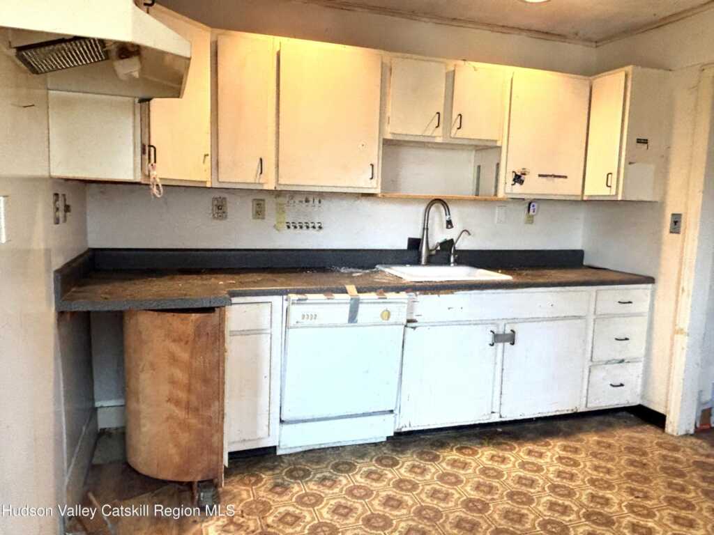 106 Florence Street, Kingston, NY 12401 - Photo 12 of 39