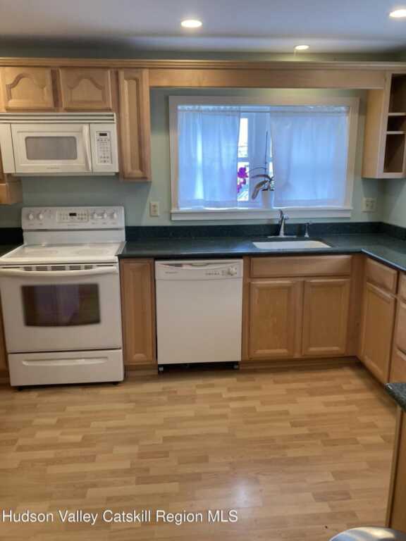 42 Russell Street, Saugerties, NY 12477 - Photo 3 of 7