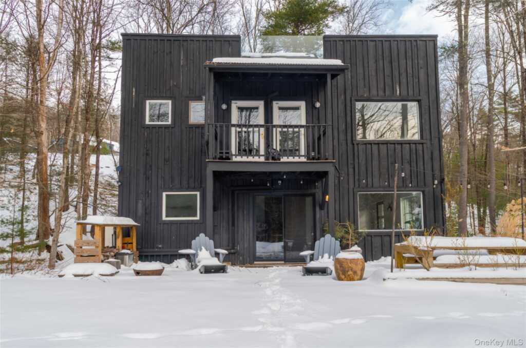 15 Lake View Drive, Woodstock, NY 12448