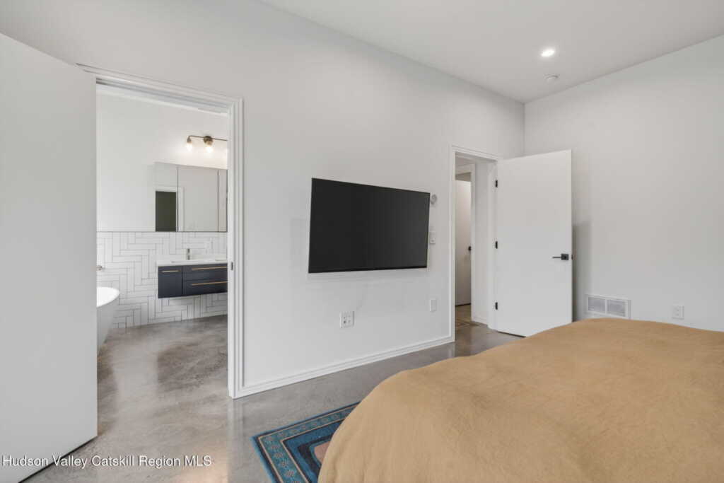 780 Oakwood Circle, Stone Ridge, NY 12484 - Photo 20 of 39