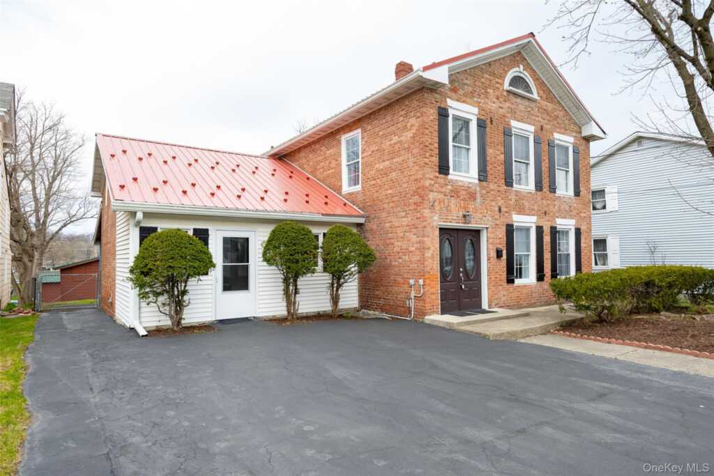 26 Elizabeth Street, Saugerties, NY 12477