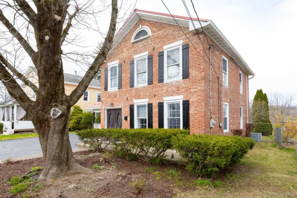 26 Elizabeth Street, Saugerties, NY 12477 - Photo 2 of 36