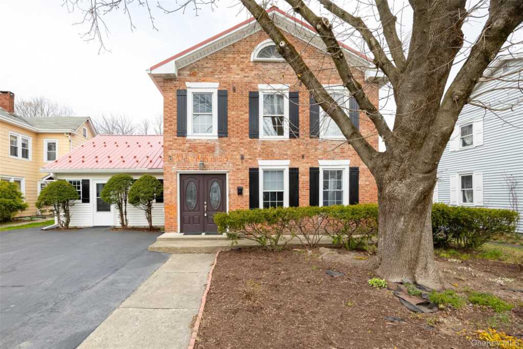 26 Elizabeth Street, Saugerties, NY 12477 - Photo 4 of 36