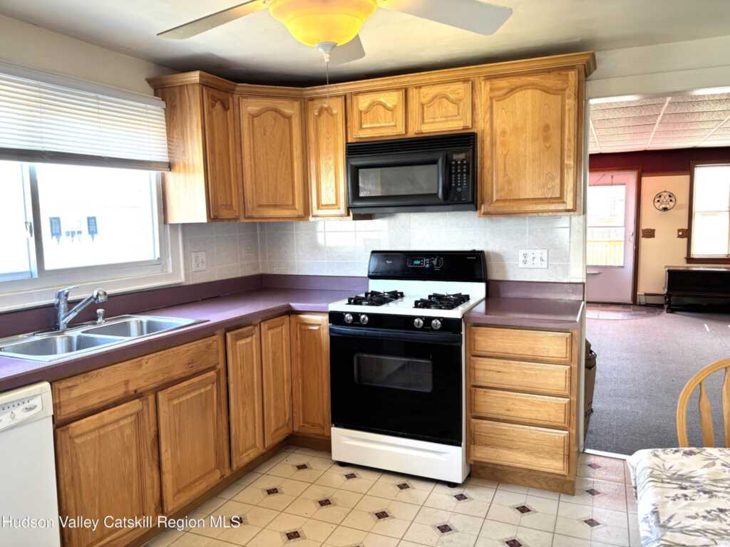 145 Hinsdale Street, Kingston, NY 12401 - Photo 15 of 27