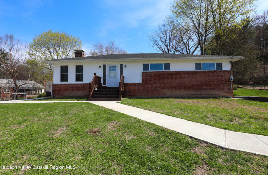 111 Zandhoek Road, Hurley, NY 12443