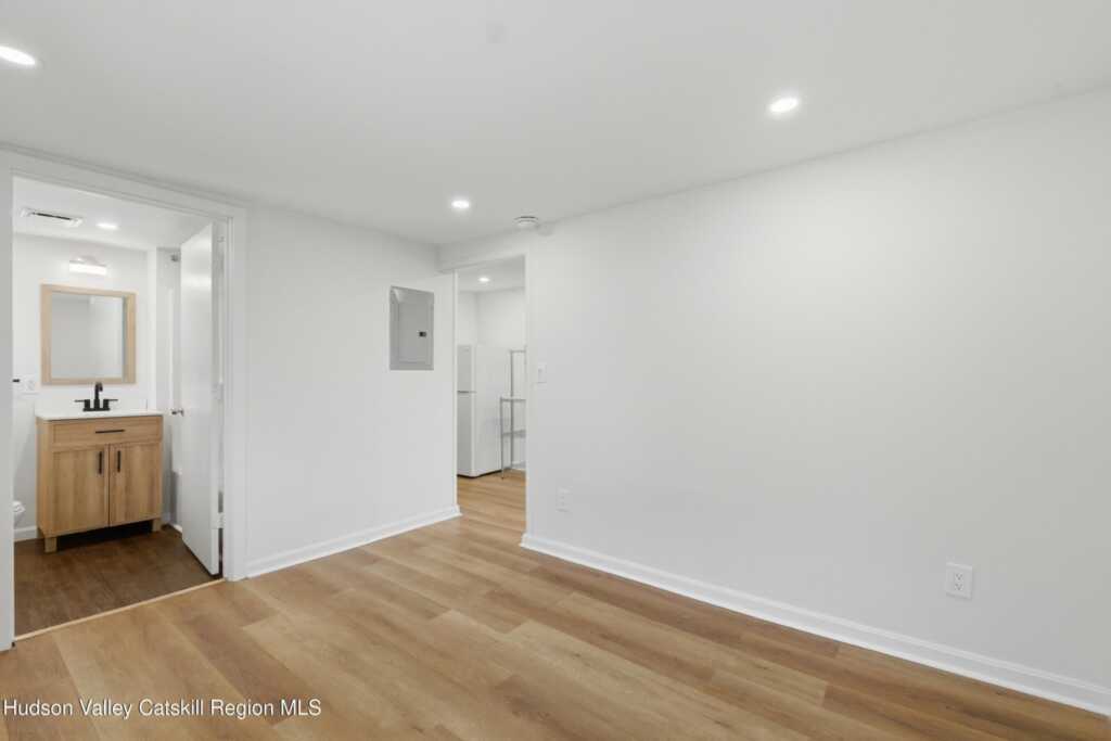 40 Orchard Lane, Unit #J, Woodstock, NY 12498 - Photo 5 of 24