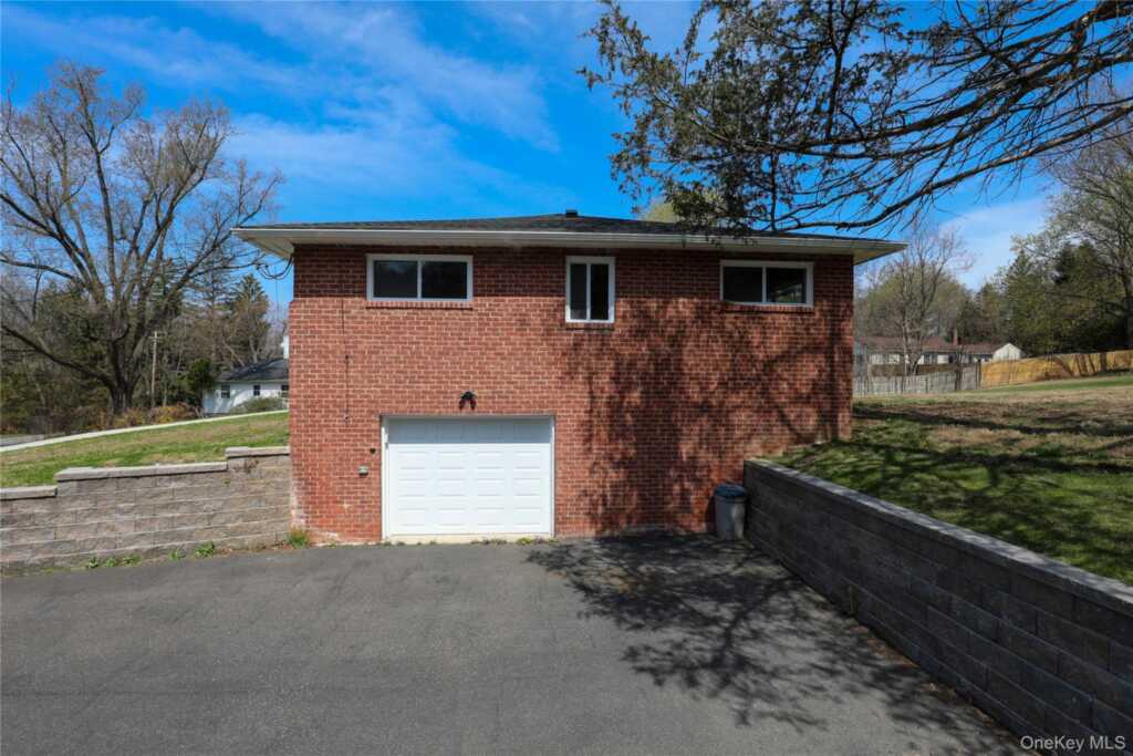 111 Zandhoek Road, Hurley, NY 12443 - Photo 3 of 33