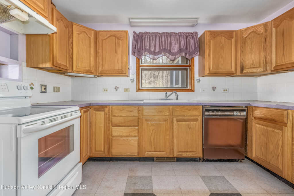 674 Hurley Avenue, Hurley, NY 12443 - Photo 12 of 28