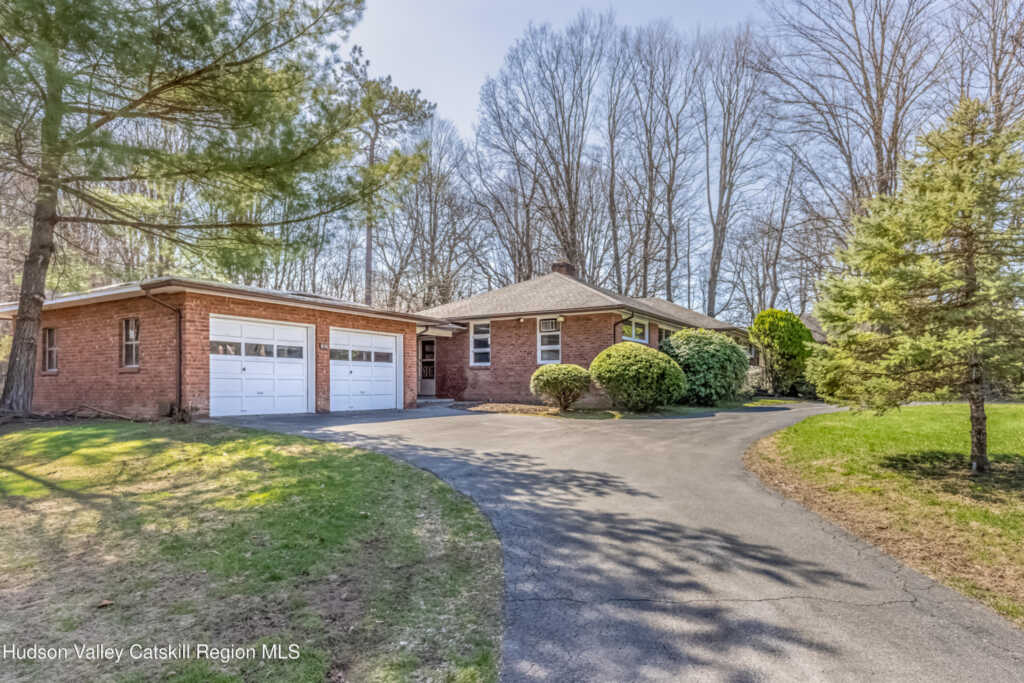 674 Hurley Avenue, Hurley, NY 12443 - Photo 2 of 28