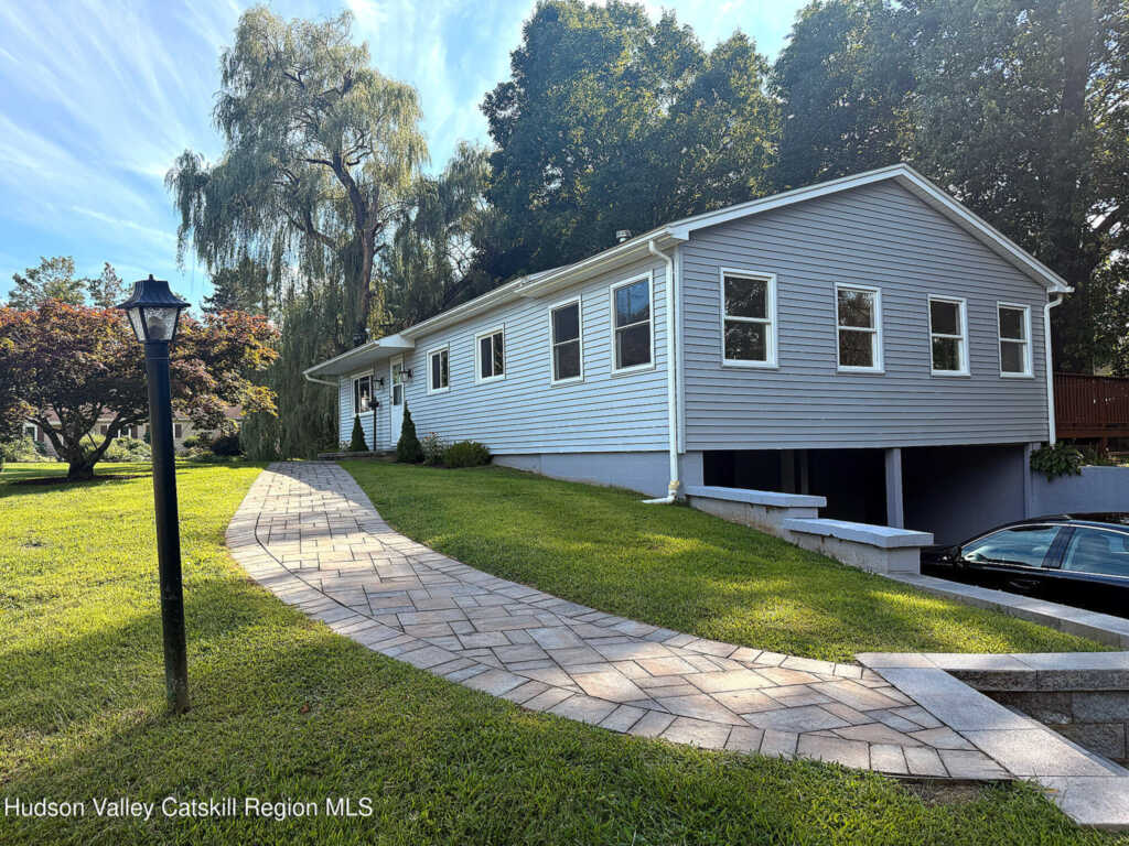 16 Trinity Place, Rhinebeck, NY 12572 - Photo 2 of 27