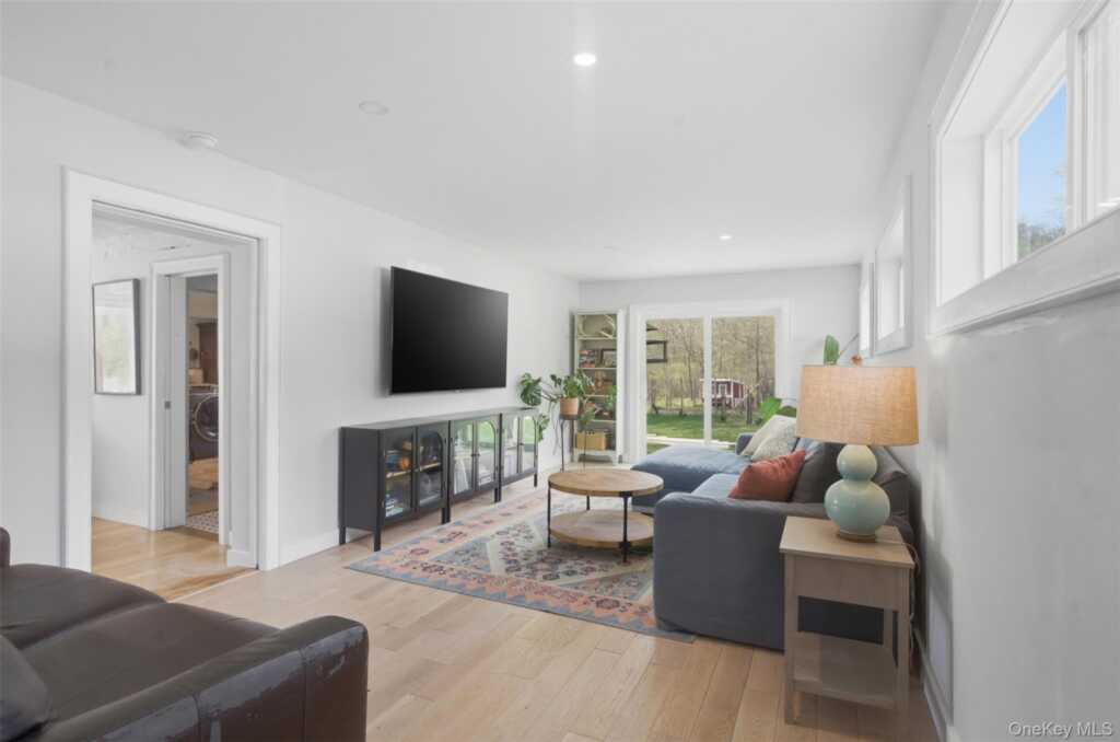 906 Albany Post Road, New Paltz, NY 12561 - Photo 3 of 29