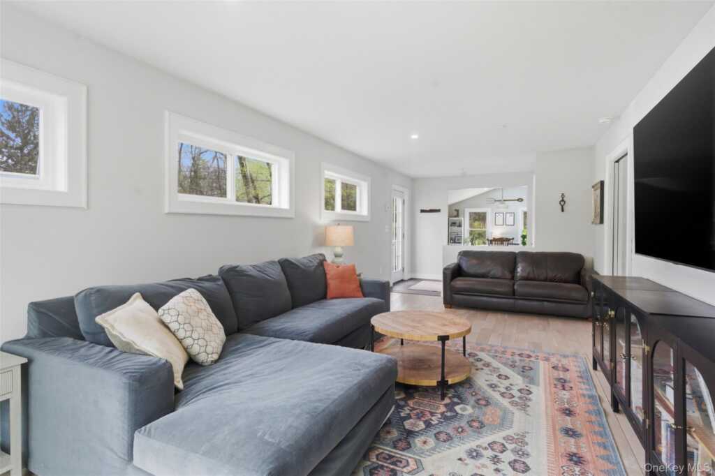 906 Albany Post Road, New Paltz, NY 12561 - Photo 4 of 29