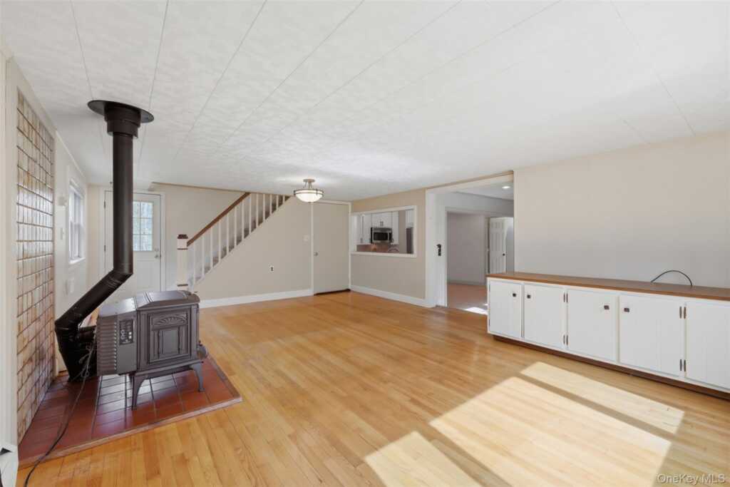 307 Old Kingston Road, New Paltz, NY 12561 - Photo 3 of 28