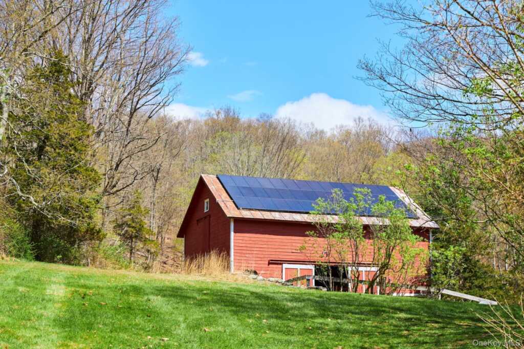 457 Round Lake Road, Rhinebeck, NY 12572 - Photo 4 of 26