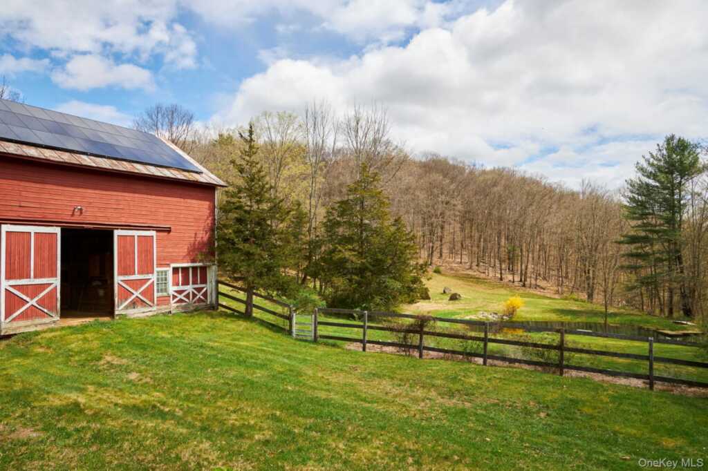457 Round Lake Road, Rhinebeck, NY 12572 - Photo 6 of 26