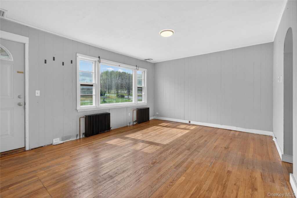 81 Pine Grove Avenue, Kingston, NY 12401 - Photo 11 of 34