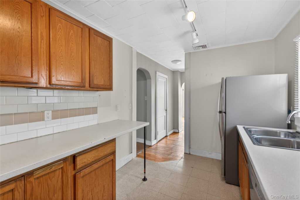 81 Pine Grove Avenue, Kingston, NY 12401 - Photo 8 of 34