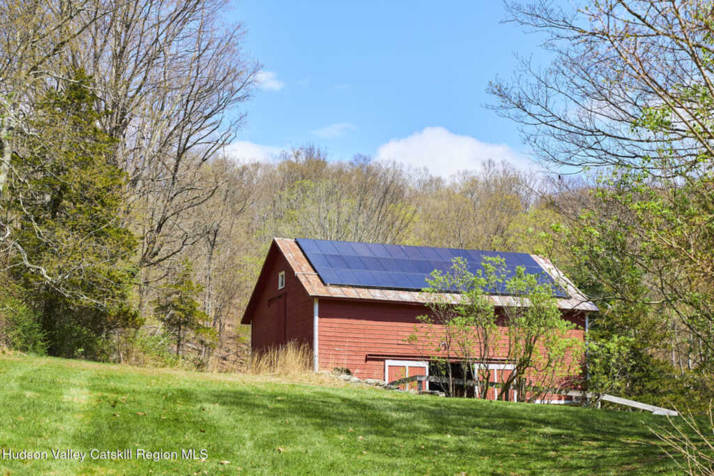457 Round Lake Road, Rhinebeck, NY 12572 - Photo 4 of 30