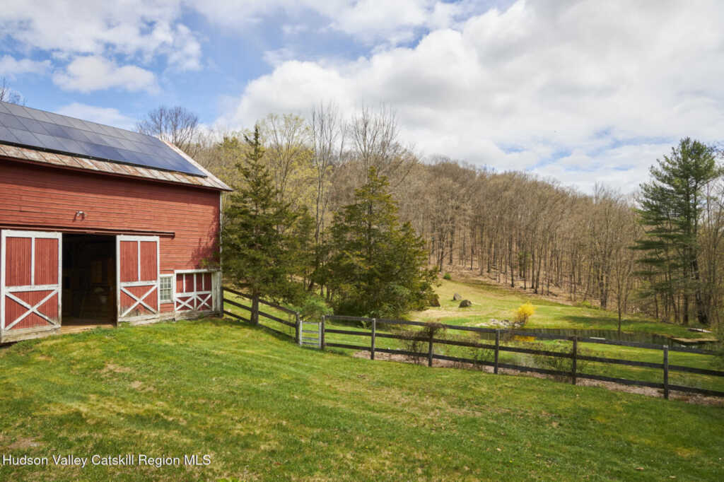 457 Round Lake Road, Rhinebeck, NY 12572 - Photo 6 of 30