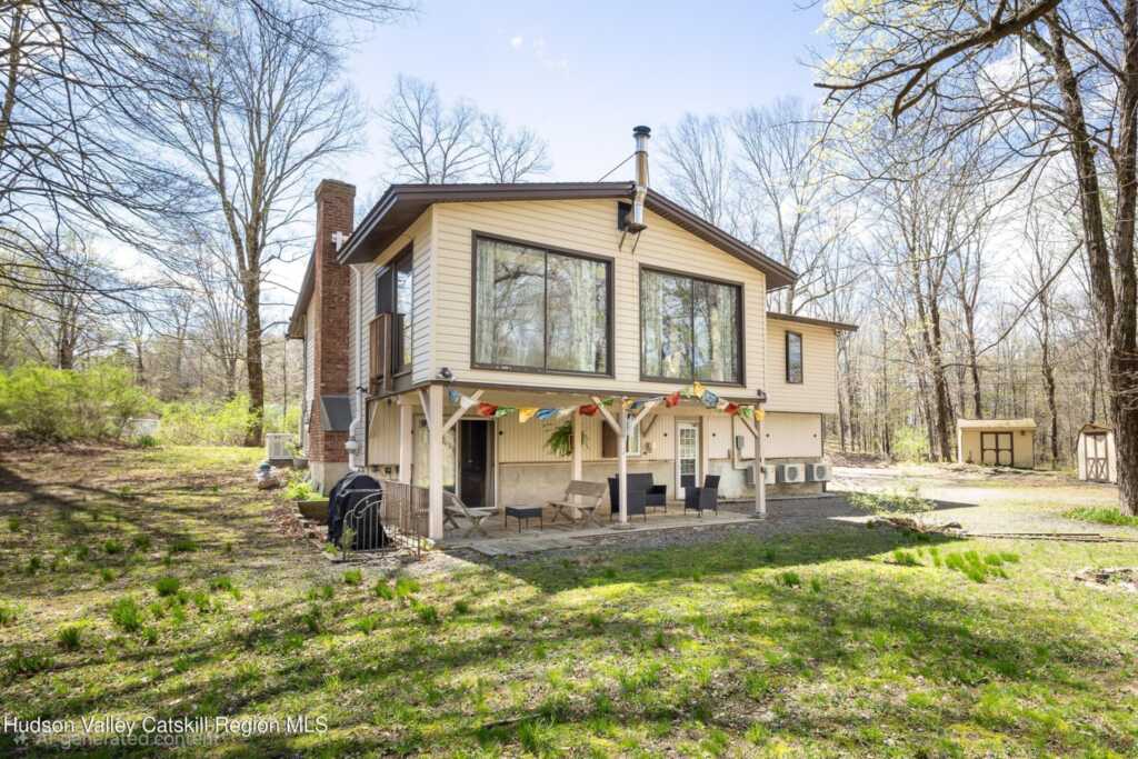 109 Hilltop Road, Rhinebeck, NY 12572 - Photo 2 of 26