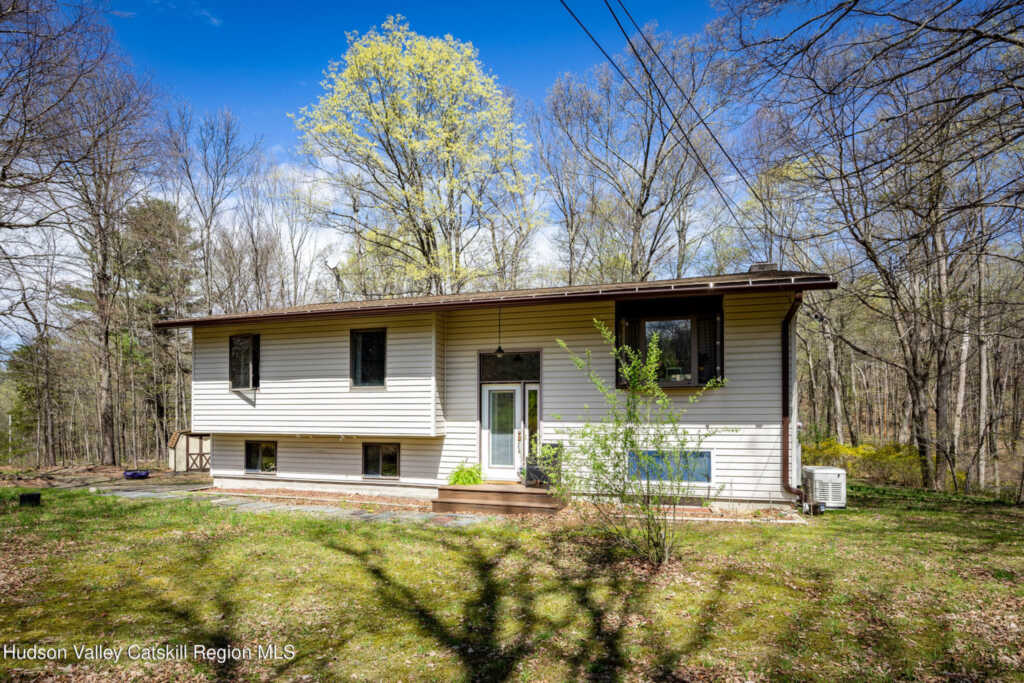 109 Hilltop Road, Rhinebeck, NY 12572 - Photo 4 of 26