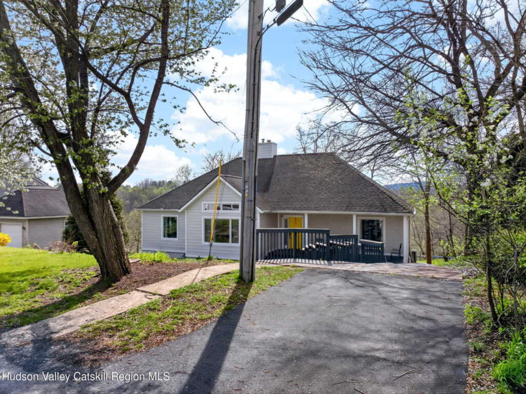 18 Latham Circle, Saugerties, NY 12477 - Photo 2 of 48
