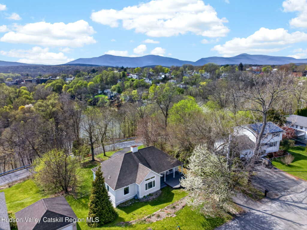 18 Latham Circle, Saugerties, NY 12477 - Photo 3 of 48