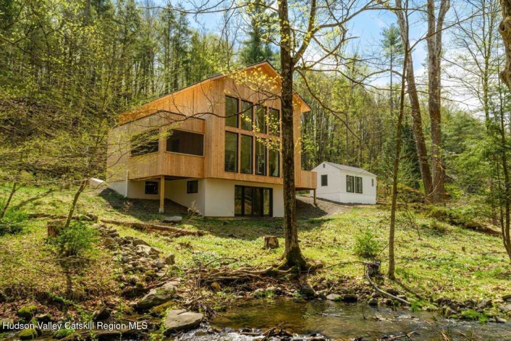 332 Mohonk Road, High Falls, NY 12440