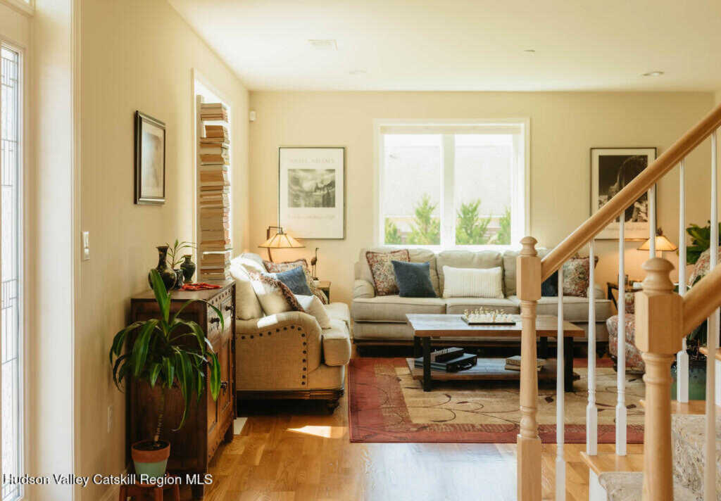 10 Taylor Street, New Paltz, NY 12561 - Photo 3 of 50