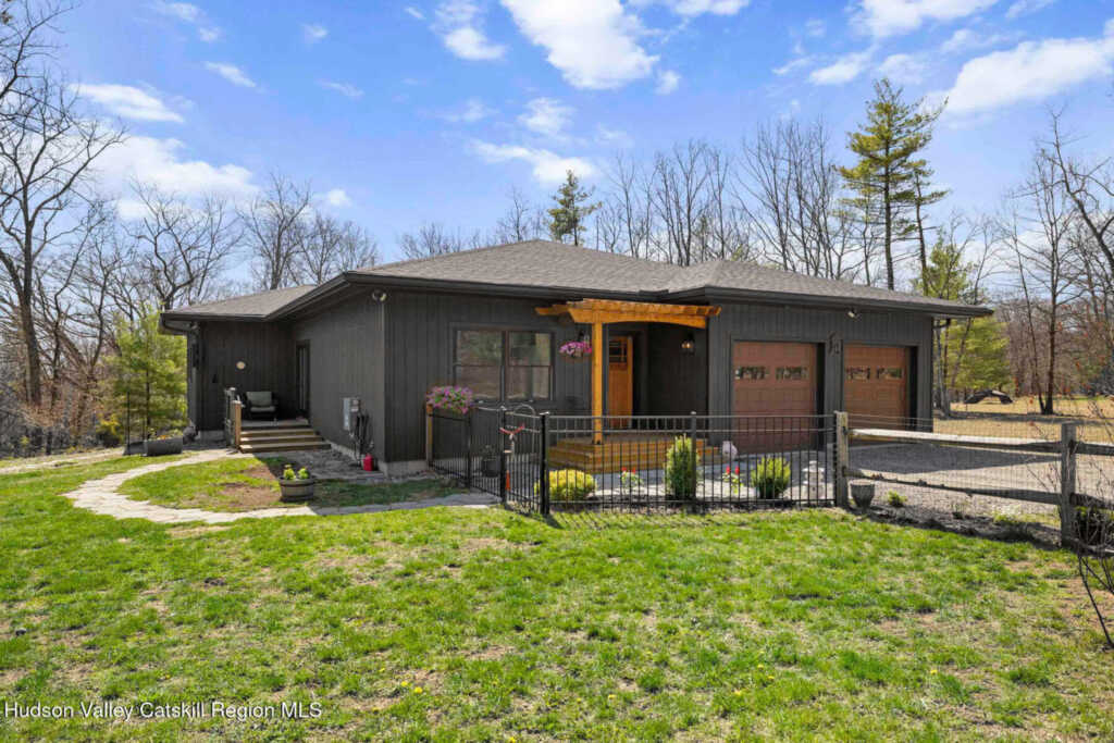 9 Chesters Place, Woodstock, NY 12498