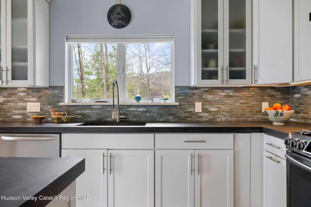 9 Chesters Place, Woodstock, NY 12498 - Photo 14 of 44