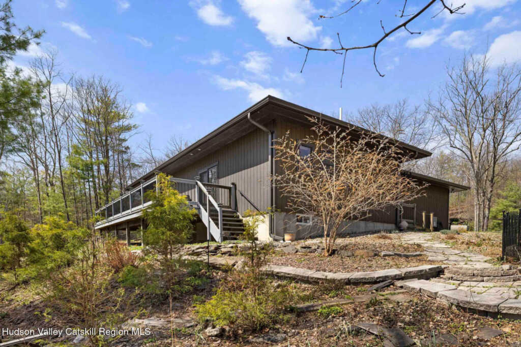 9 Chesters Place, Woodstock, NY 12498 - Photo 3 of 44