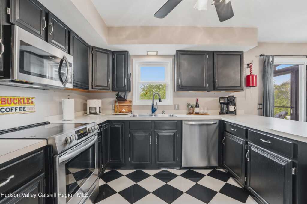 496 Mountain View Avenue, Hurley, NY 12443 - Photo 11 of 40