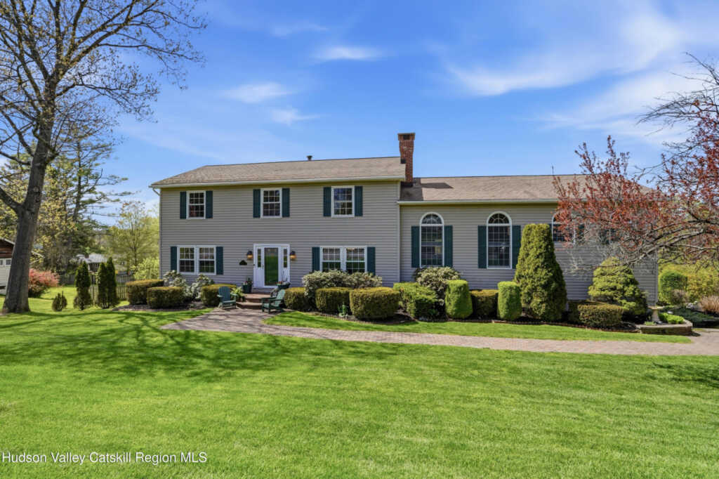 496 Mountain View Avenue, Hurley, NY 12443 - Photo 2 of 40