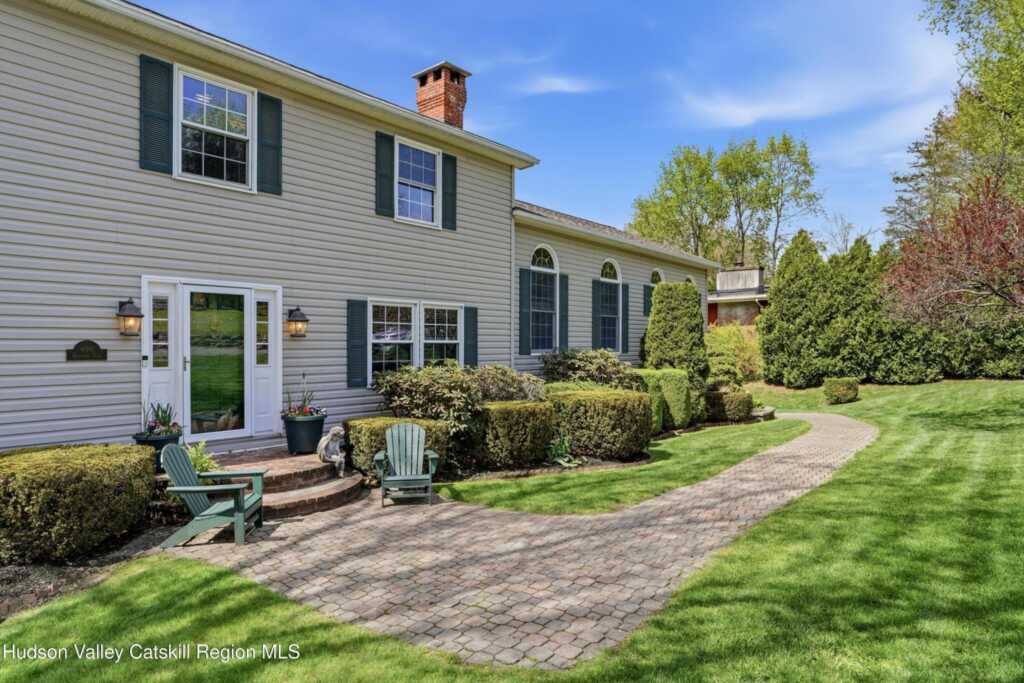 496 Mountain View Avenue, Hurley, NY 12443 - Photo 3 of 40