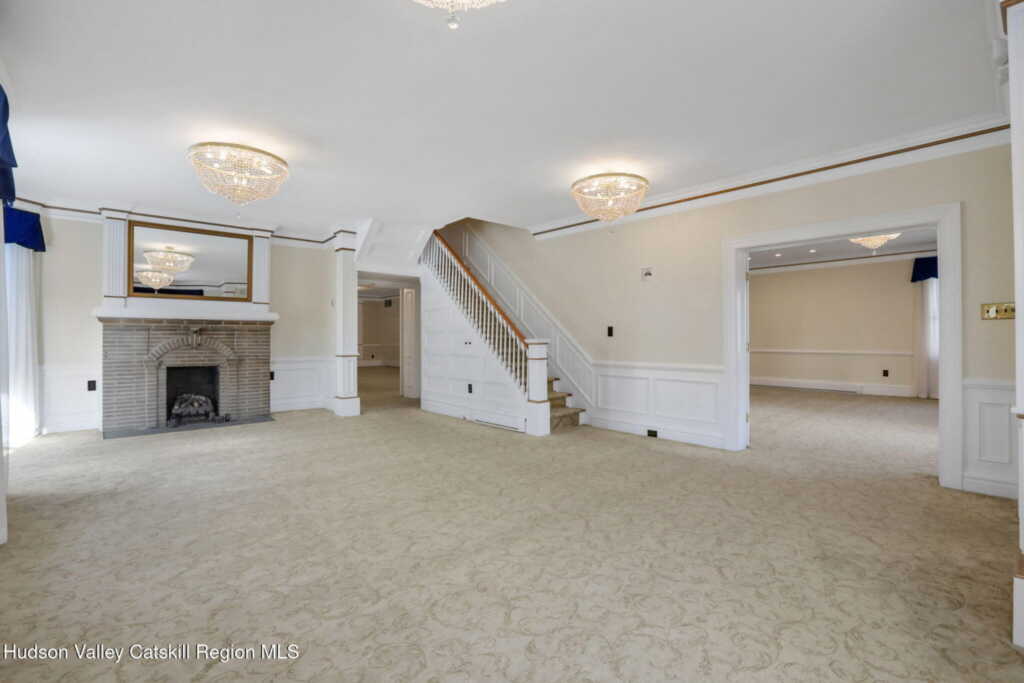 411 Albany Avenue, Kingston, NY 12401 - Photo 11 of 48