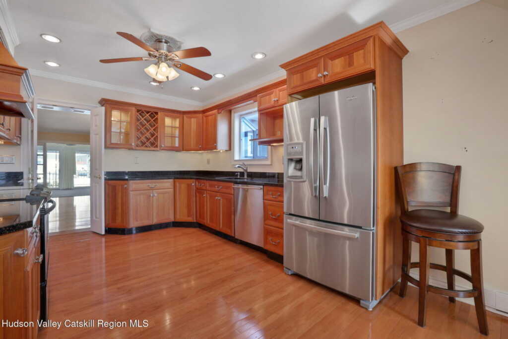 411 Albany Avenue, Kingston, NY 12401 - Photo 29 of 48