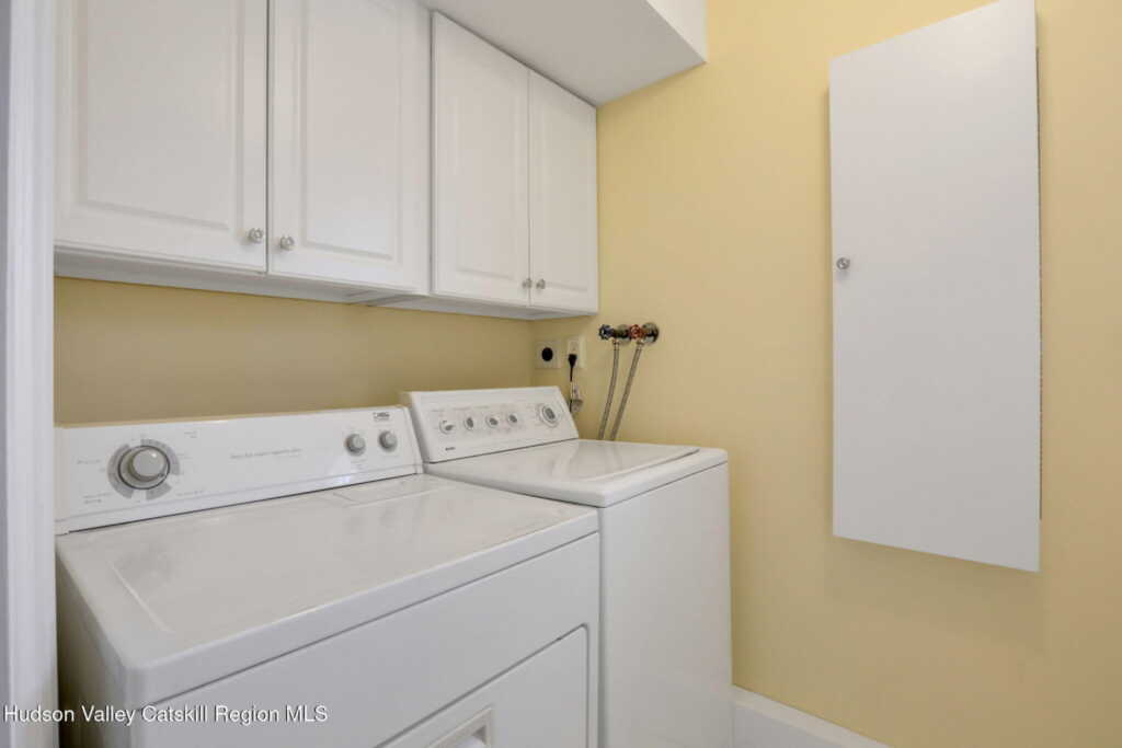 411 Albany Avenue, Kingston, NY 12401 - Photo 35 of 48