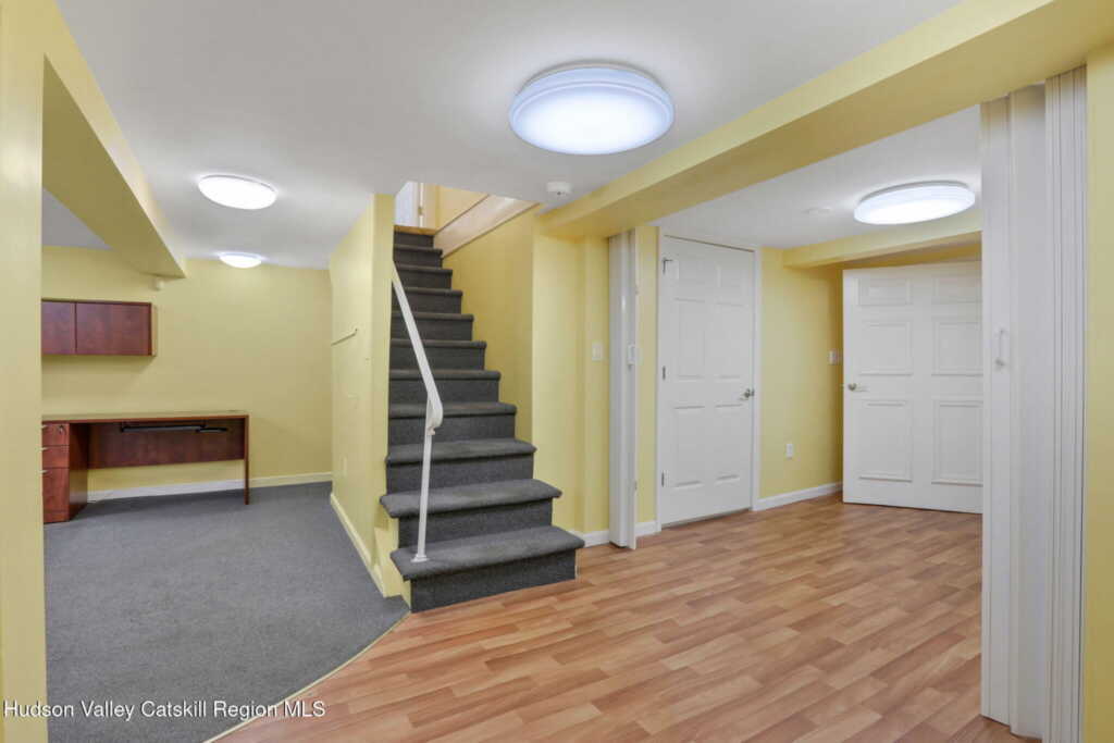 411 Albany Avenue, Kingston, NY 12401 - Photo 39 of 48
