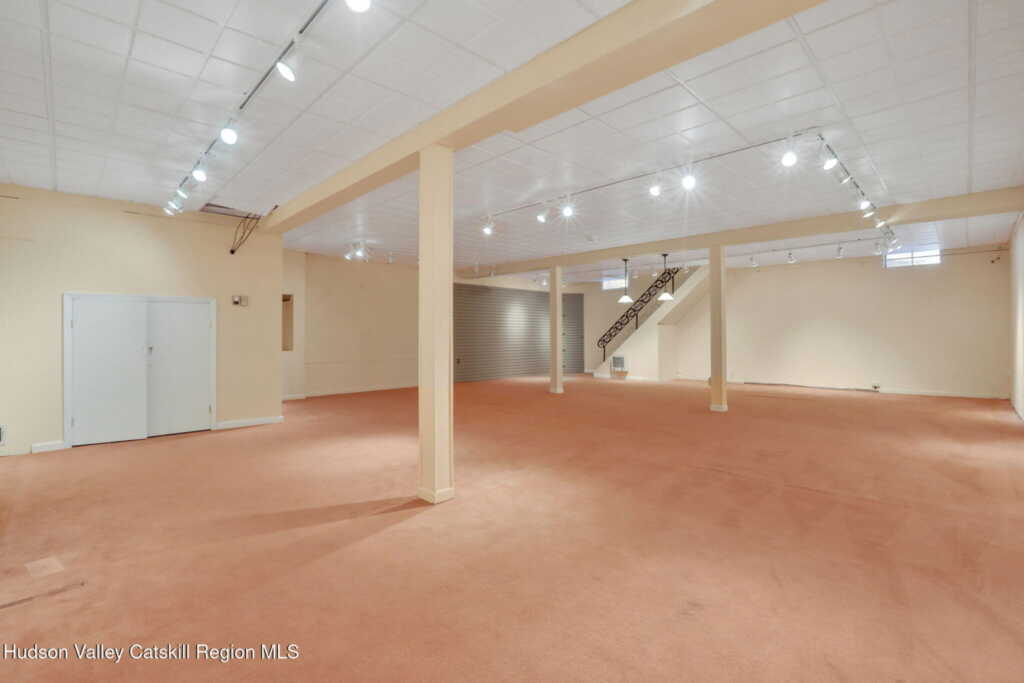 411 Albany Avenue, Kingston, NY 12401 - Photo 44 of 48