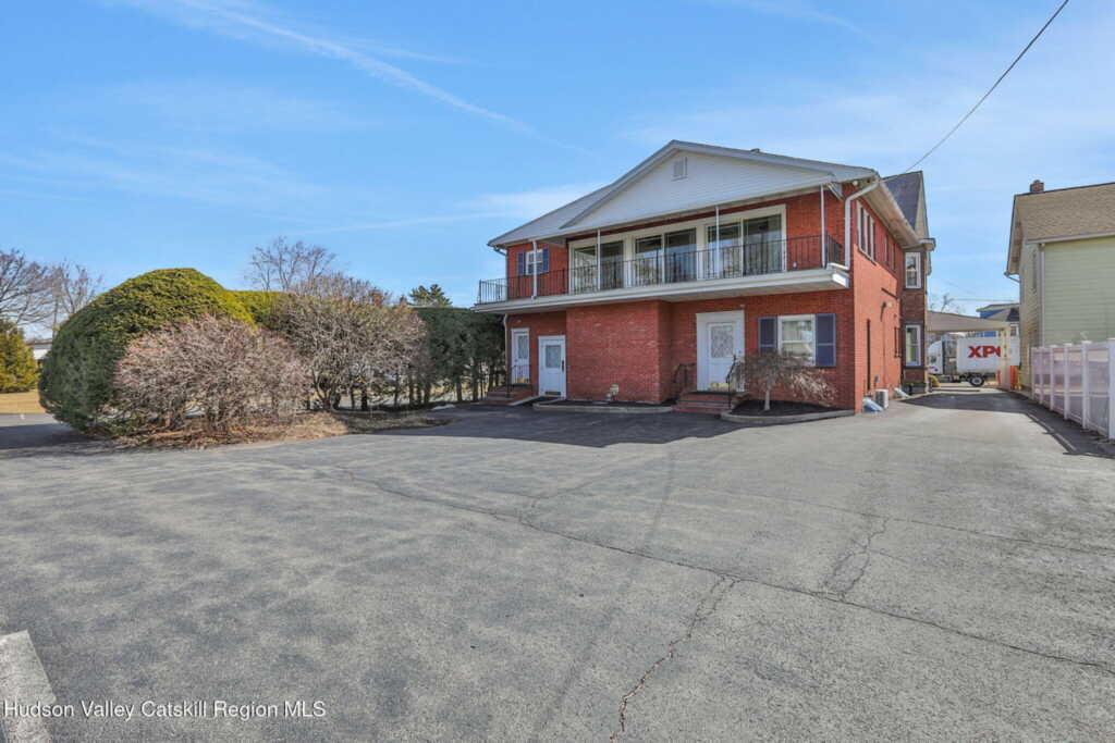 411 Albany Avenue, Kingston, NY 12401 - Photo 5 of 48